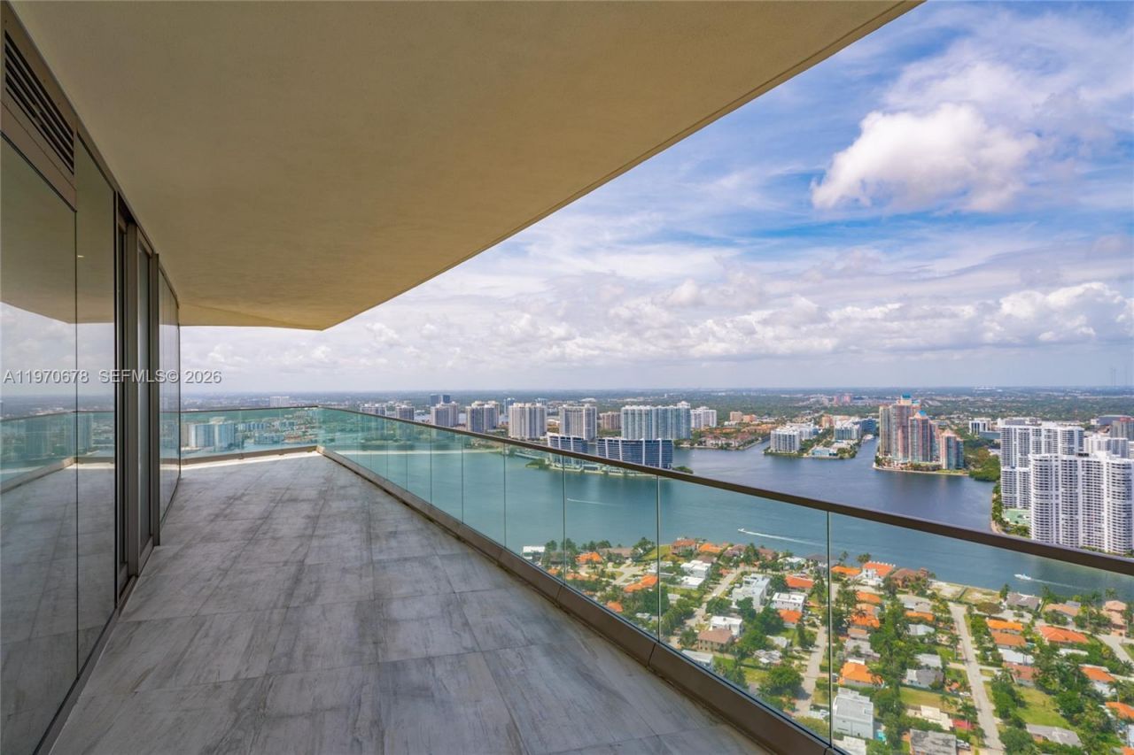 18975 Collins Ave, Unit 4505, Sunny Isles Beach, FL 33160 Photo