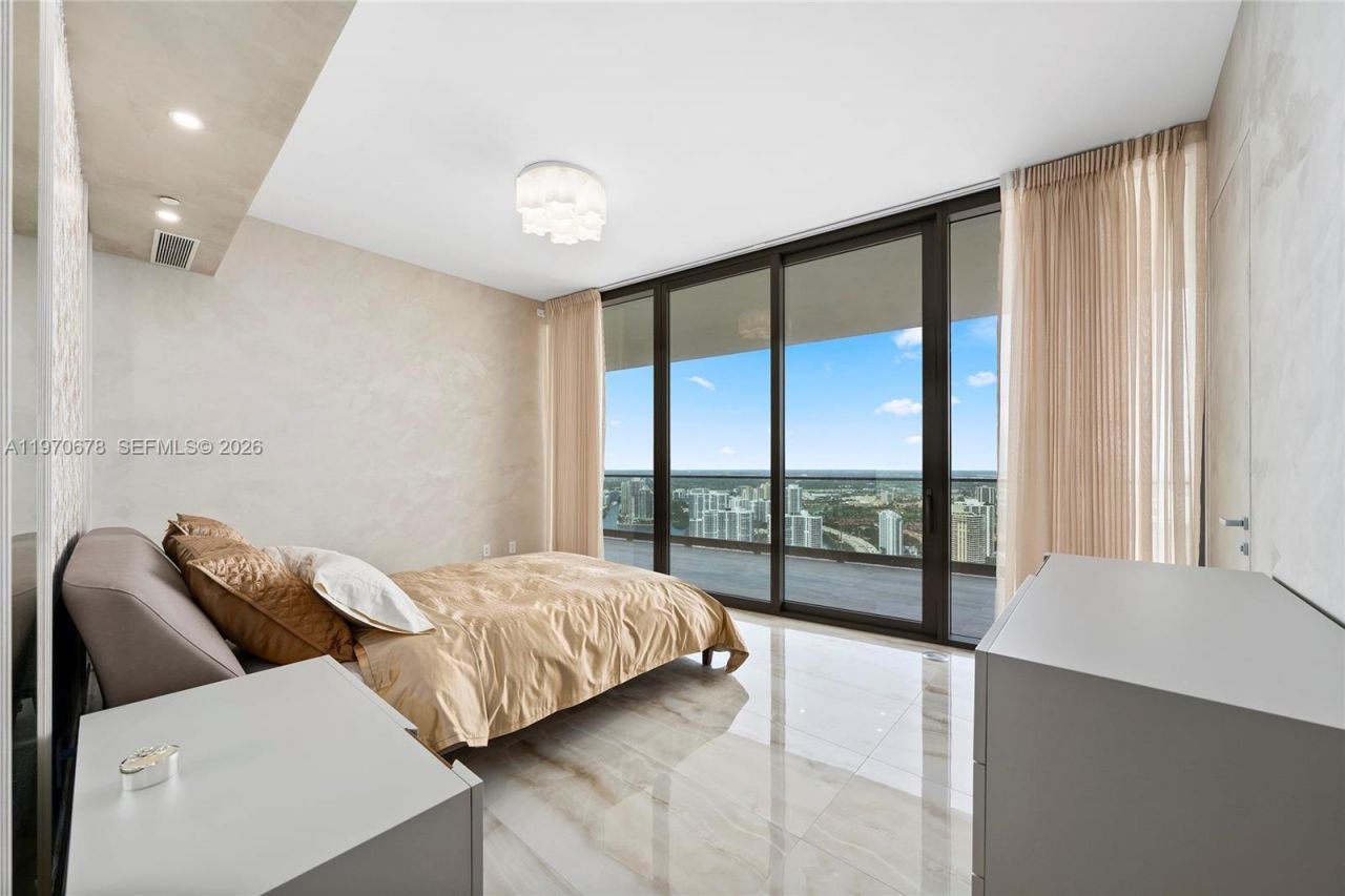 18975 Collins Ave , Unit 4505, Sunny Isles Beach, FL 33160 Photo