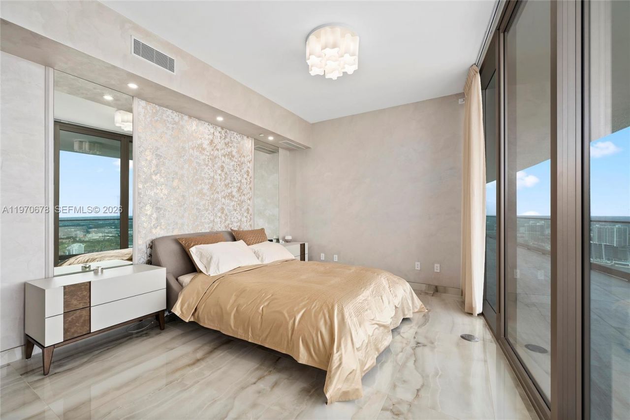 18975 Collins Ave, Unit 4505, Sunny Isles Beach, FL 33160 Photo