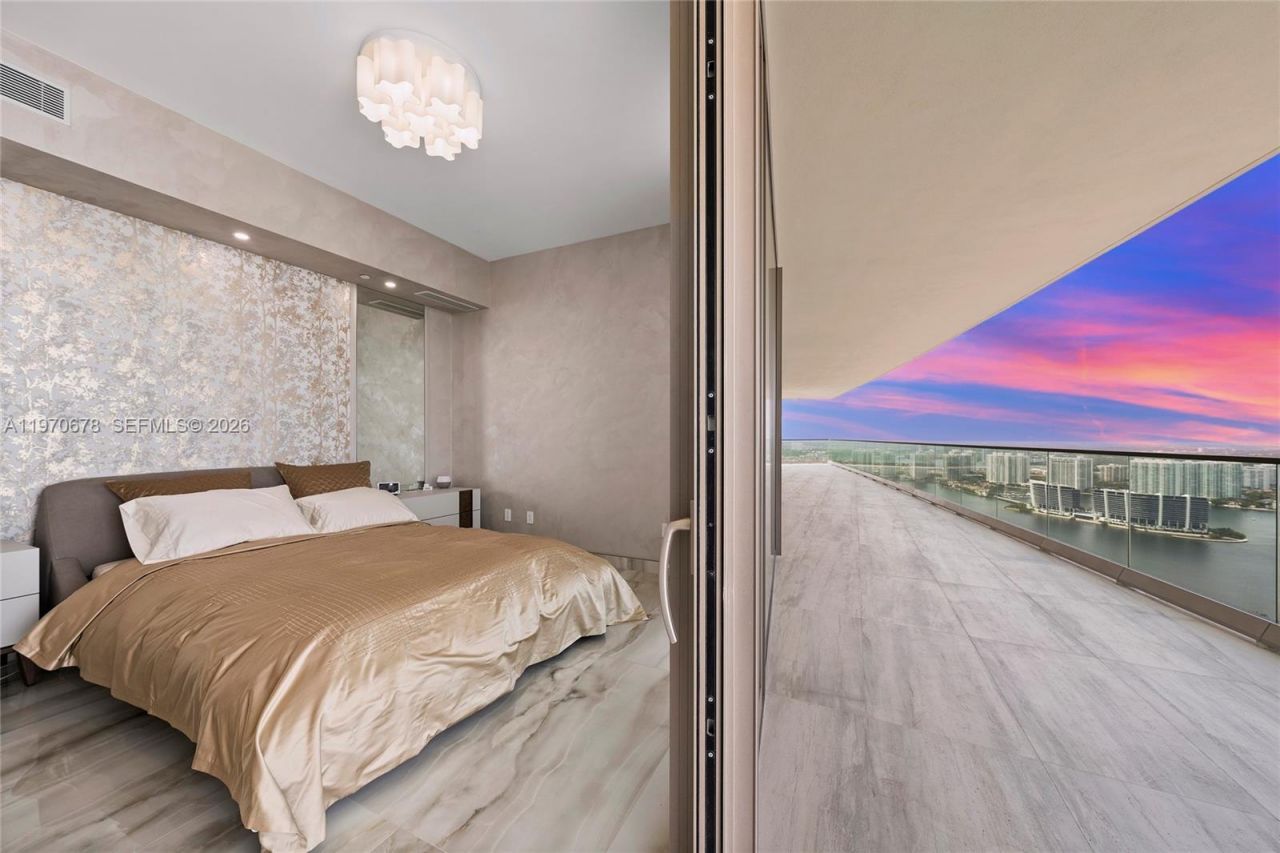 18975 Collins Ave, Unit 4505, Sunny Isles Beach, FL 33160 Photo