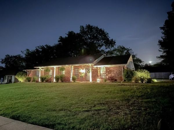 1811 Cardinal, Tupelo, MS 38801