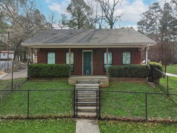 3075 E Lake Drive, Gladewater, TX 75647