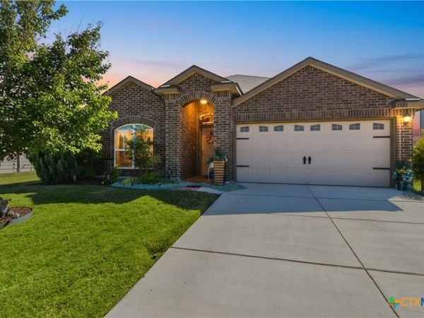 1321 W Nolte Farms Road, Seguin, TX 78155