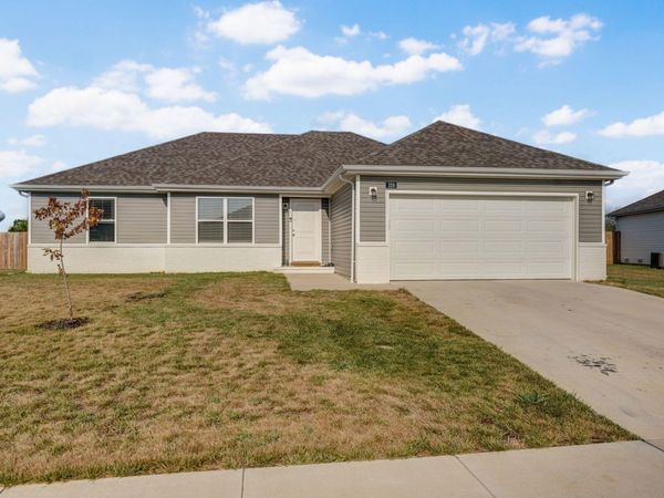 328 E Melton Road , Ozark, MO 65721