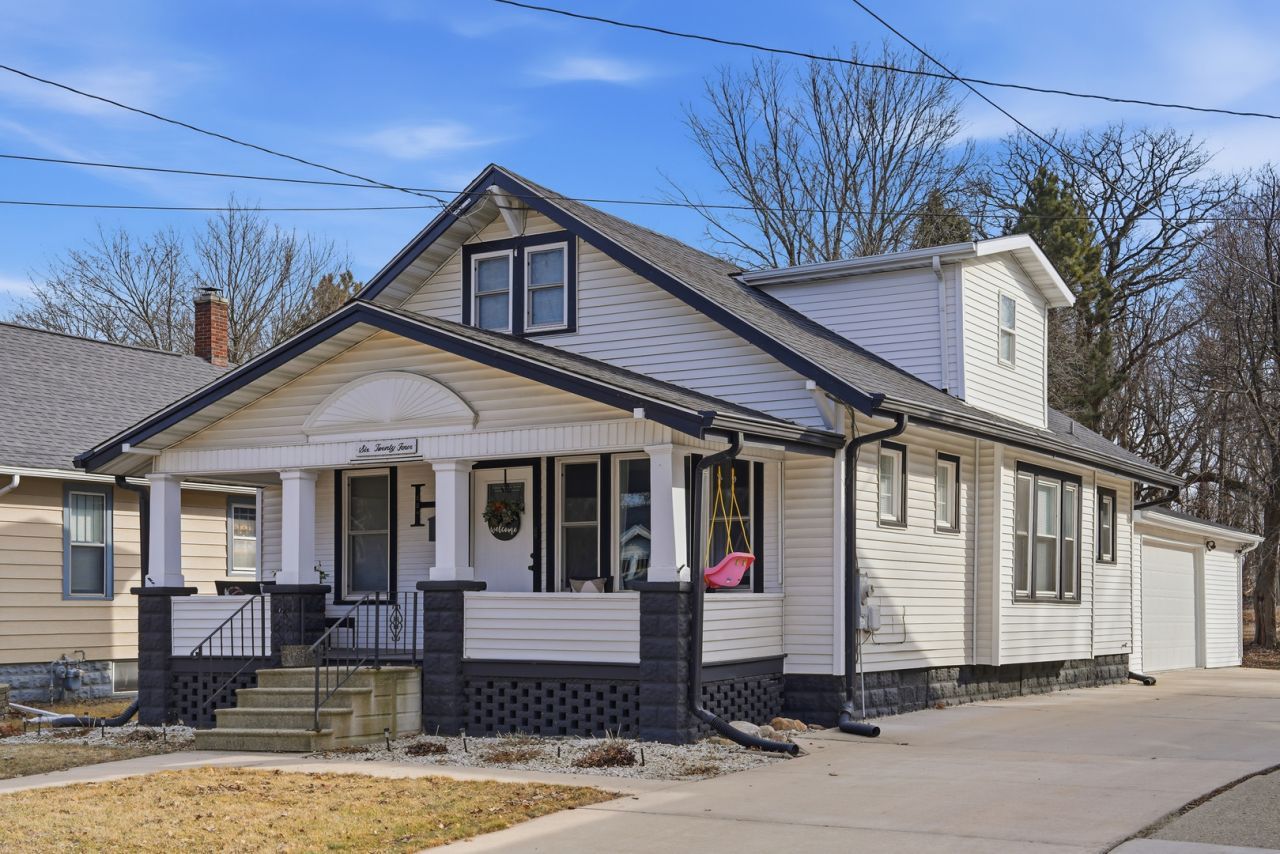 624 Palmyra Street, Dixon, IL 61021 Main Photo