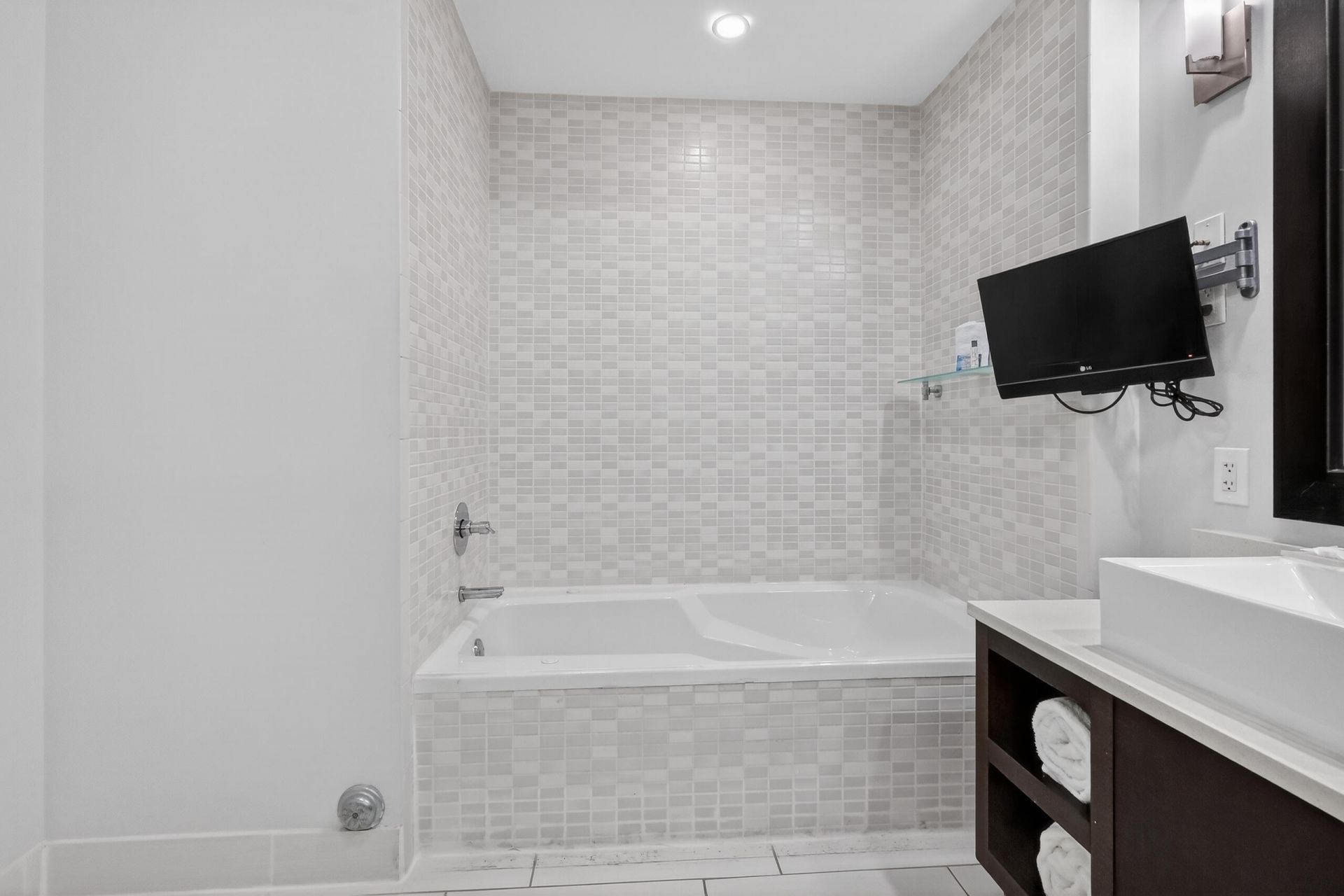 5300 NW 87th Avenue, Unit 1215, Doral, FL 33178 Photo