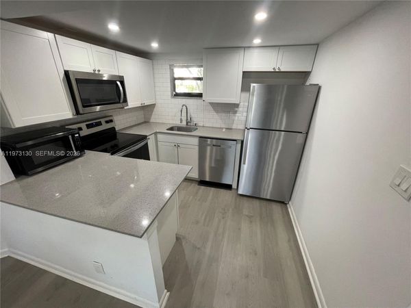 8290 Lake Dr , Unit 116, Doral, FL 33166