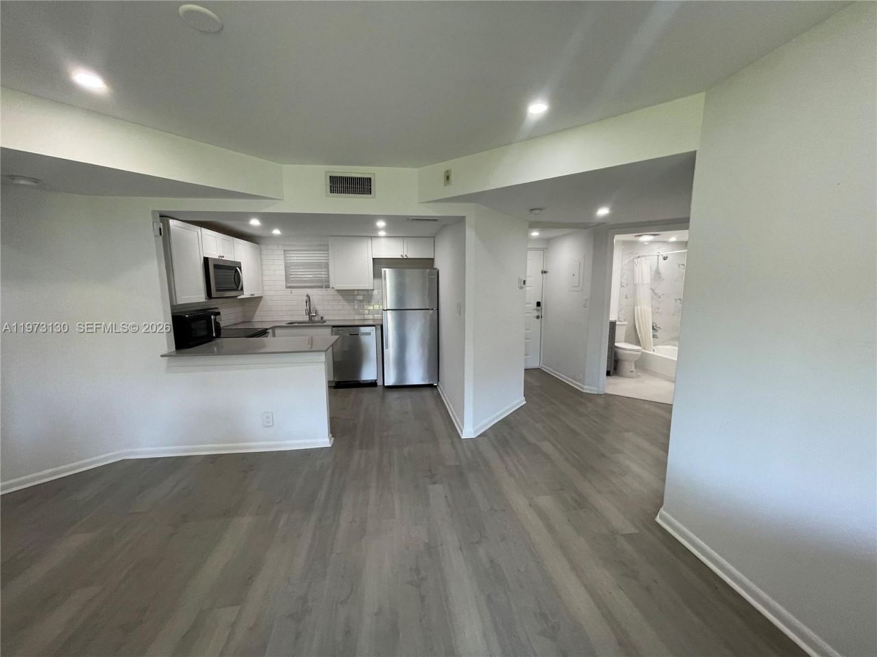 8290 Lake Dr , Unit 116, Doral, FL 33166 Photo