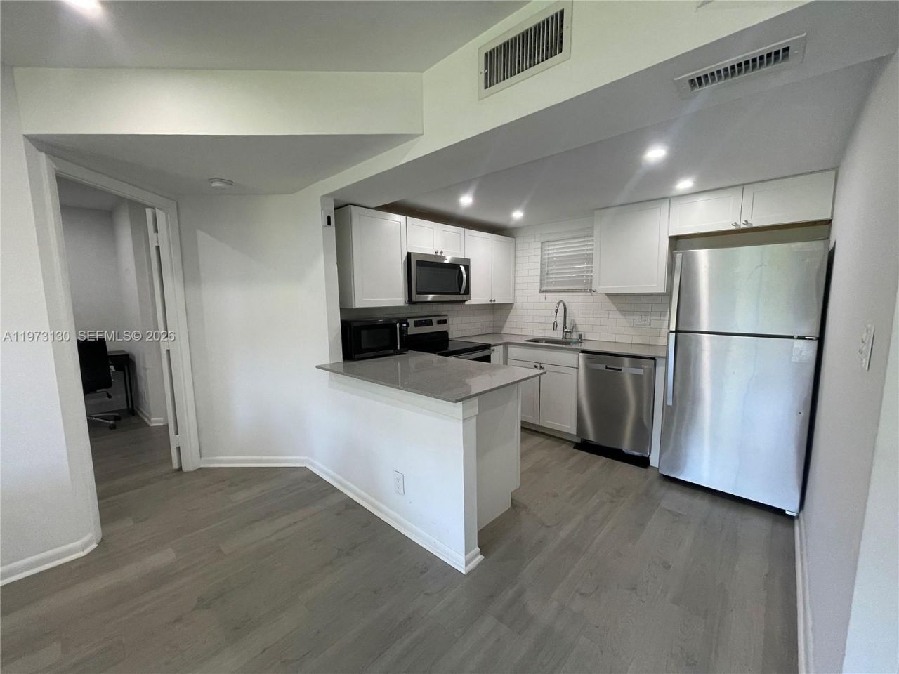 8290 Lake Dr , Unit 116, Doral, FL 33166 Photo