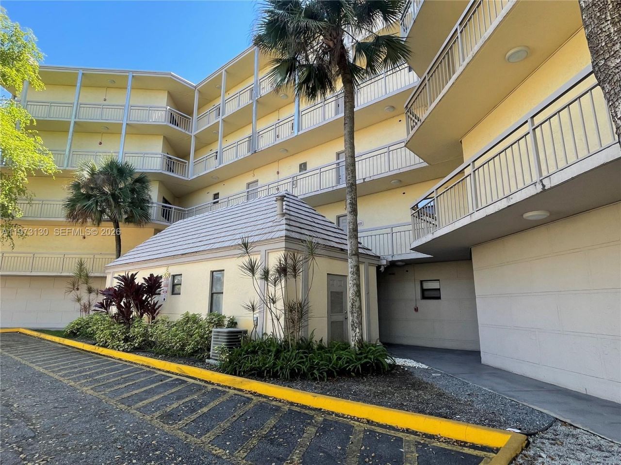 8290 Lake Dr , Unit 116, Doral, FL 33166 Photo