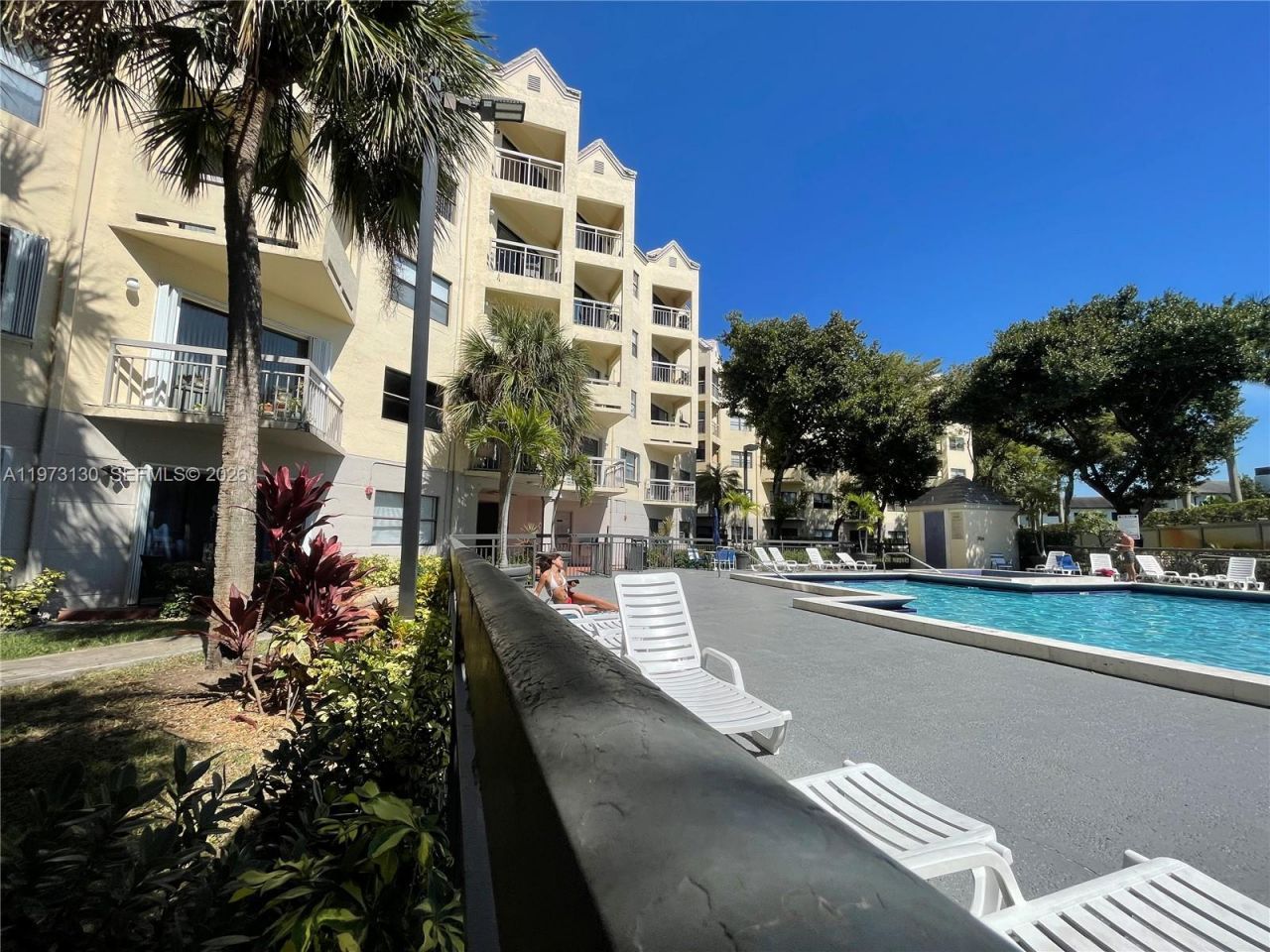 8290 Lake Dr , Unit 116, Doral, FL 33166 Photo