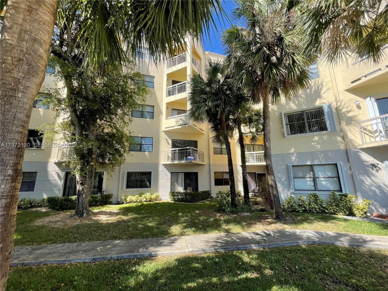 8290 Lake Dr , Unit 116, Doral, FL 33166 Photo