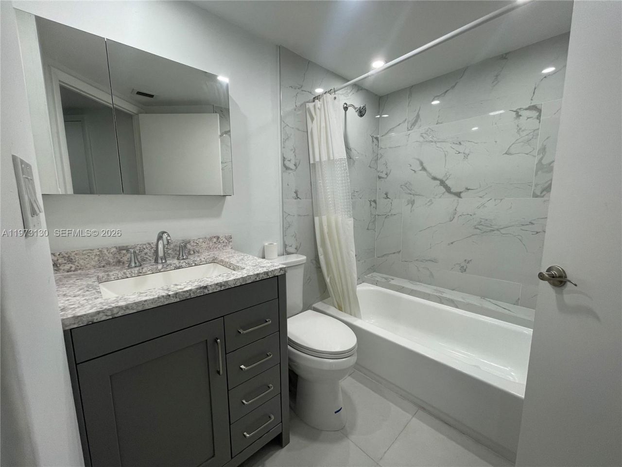 8290 Lake Dr , Unit 116, Doral, FL 33166 Photo