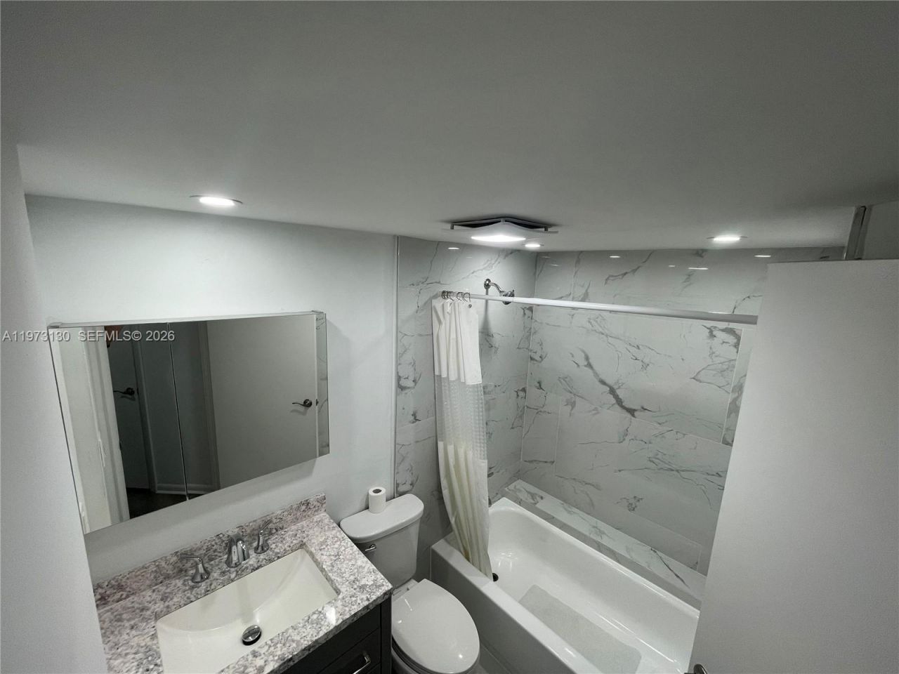 8290 Lake Dr , Unit 116, Doral, FL 33166 Photo