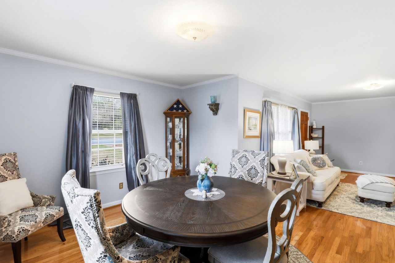 319 E Hampton Street Photo 15