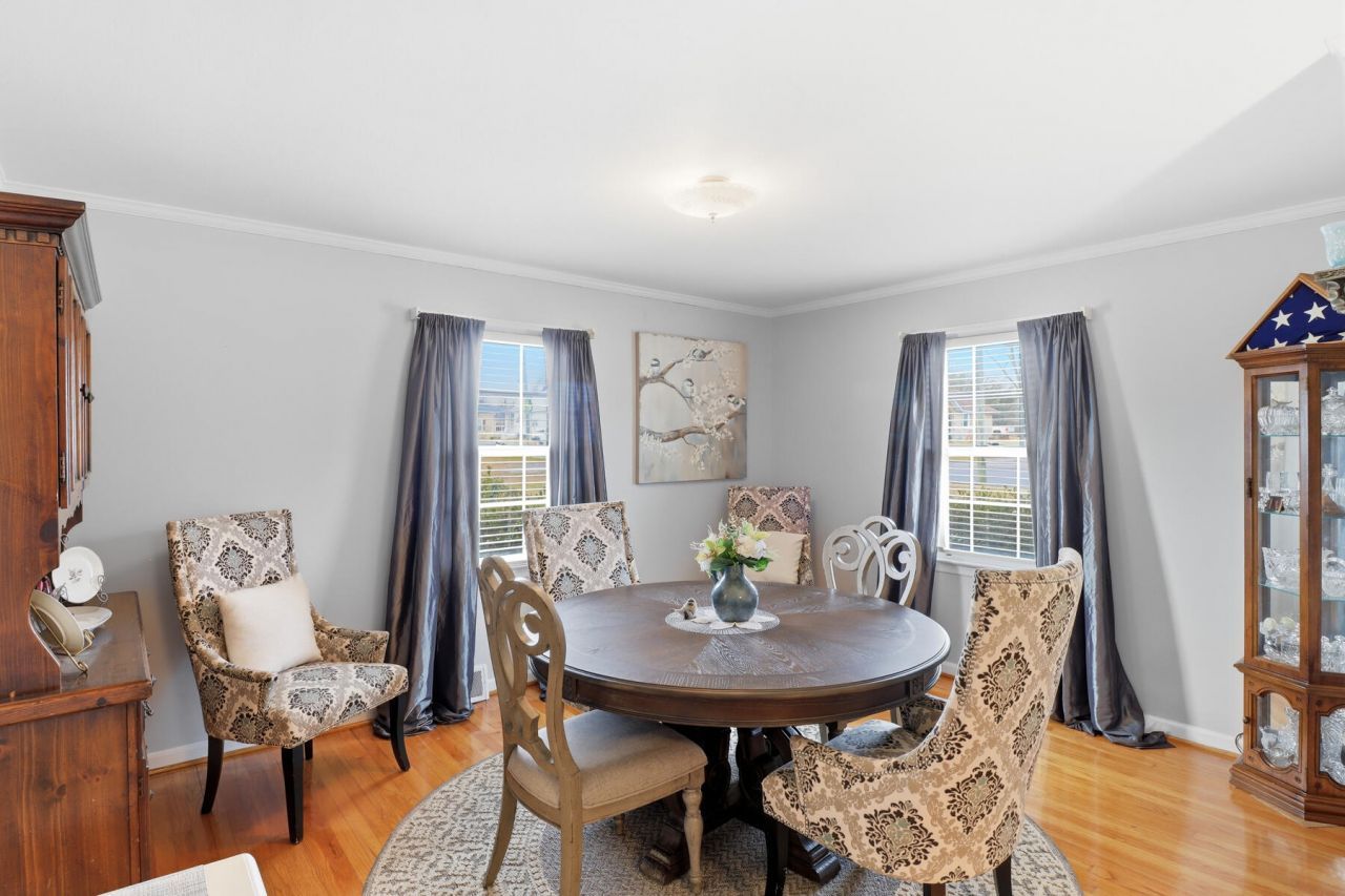 319 E Hampton Street Photo 16