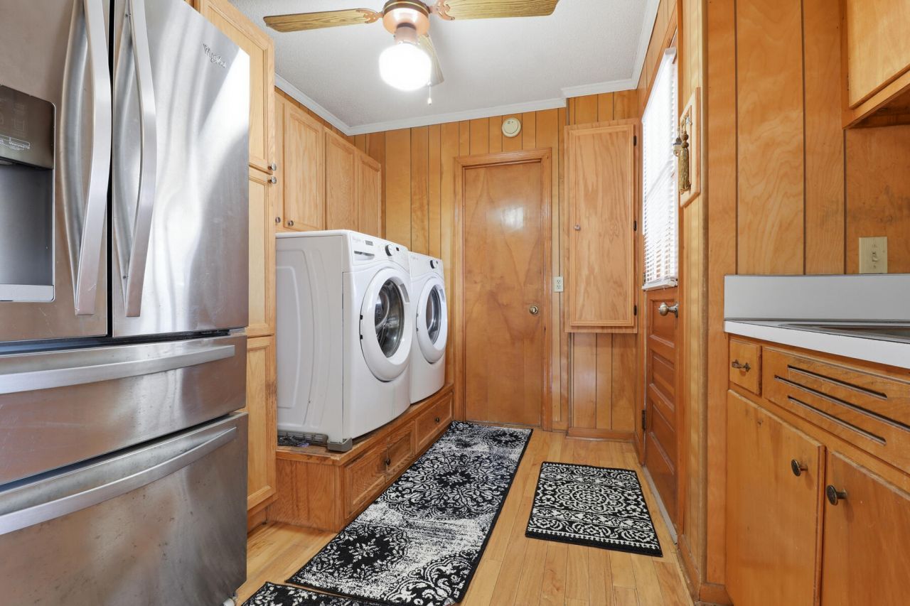 319 E Hampton Street Photo 18