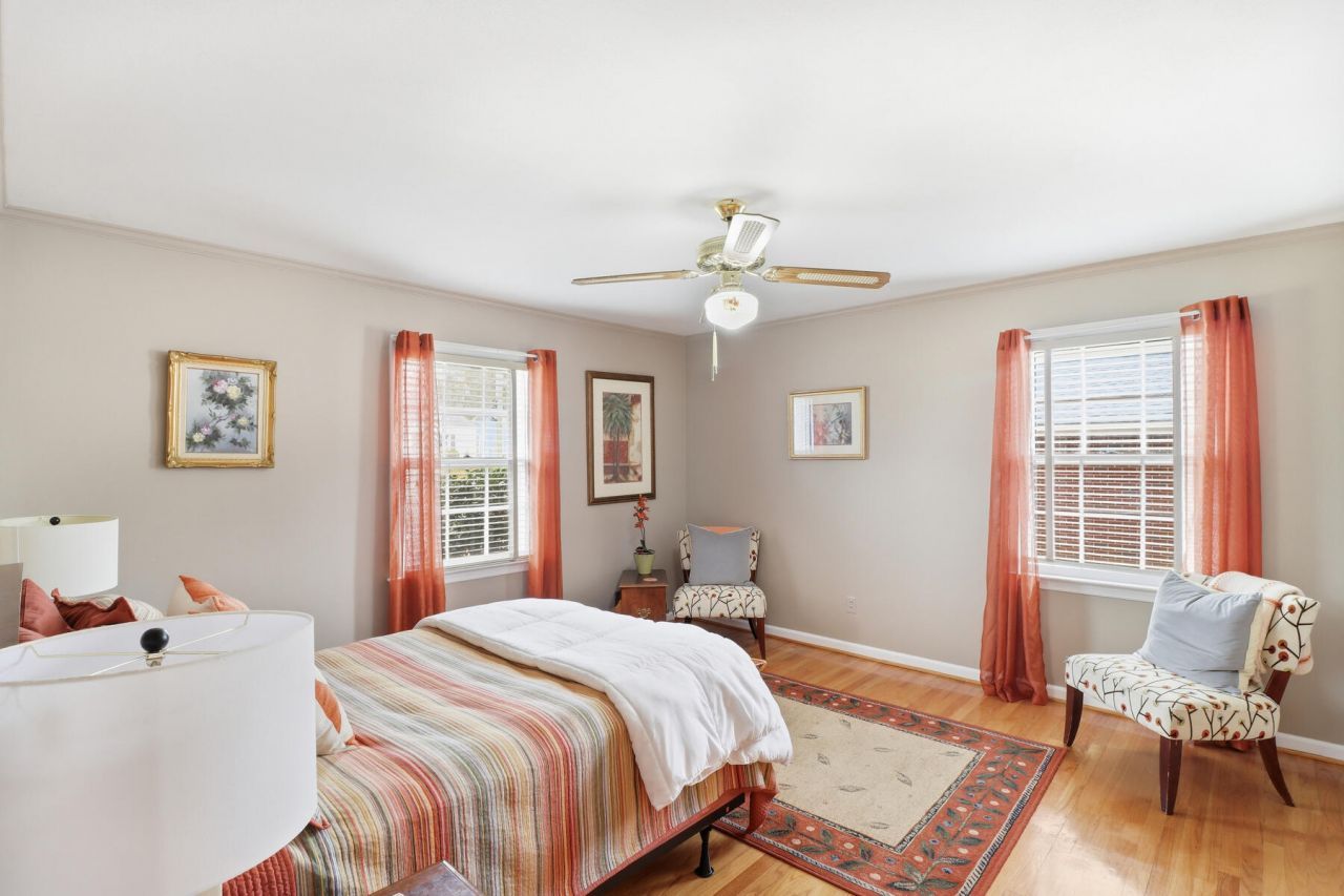 319 E Hampton Street Photo 21