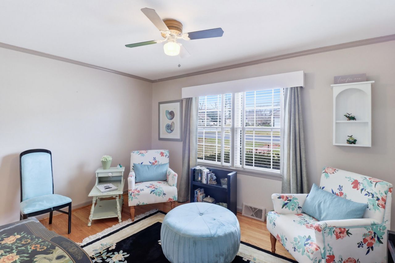 319 E Hampton Street Photo 24