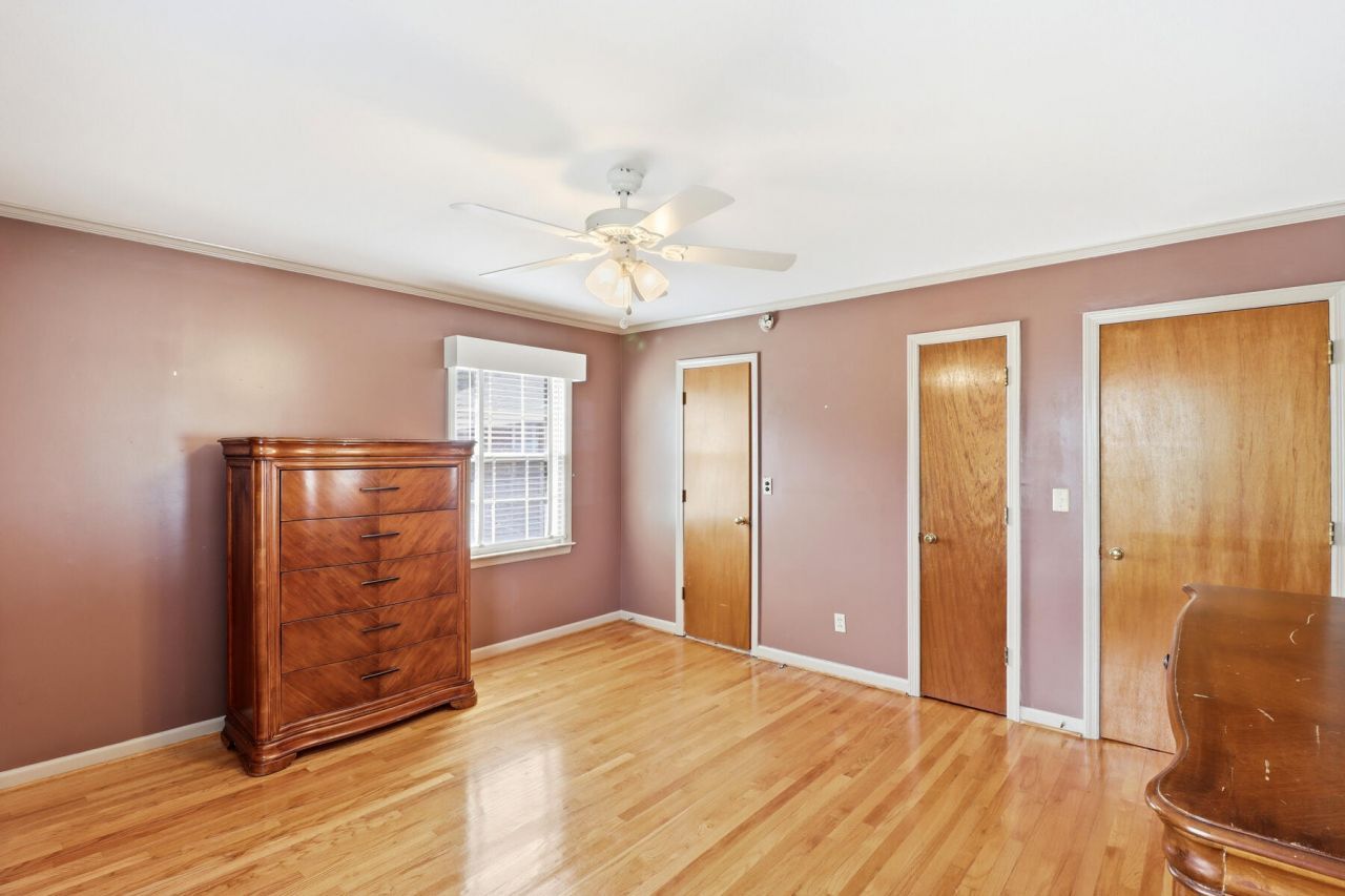 319 E Hampton Street Photo 26