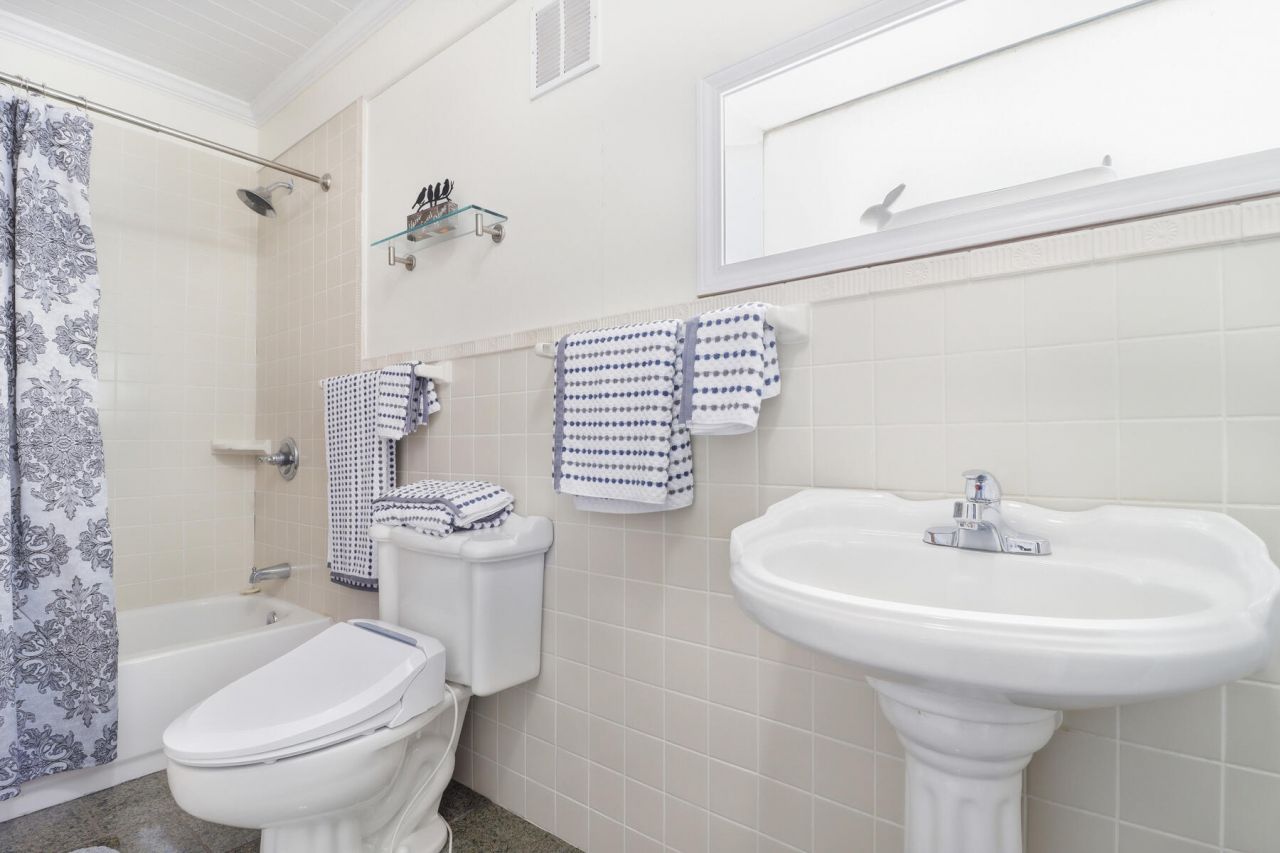 319 E Hampton Street Photo 31