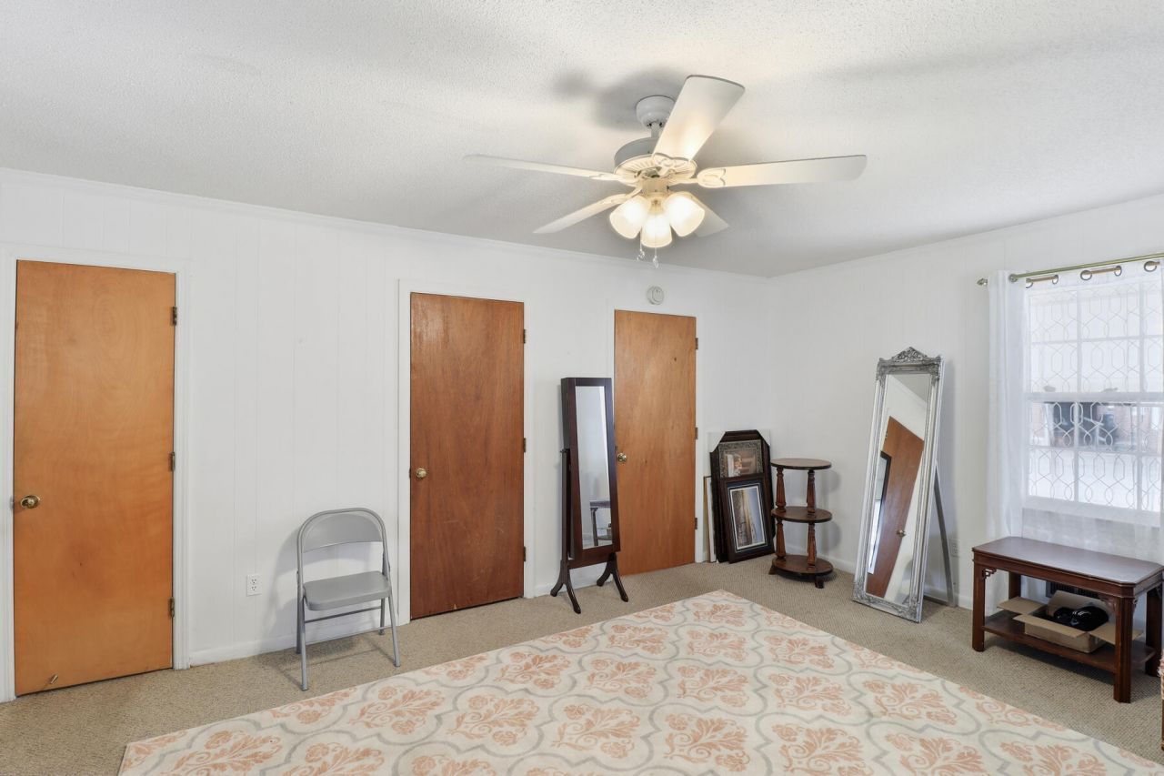 319 E Hampton Street Photo 31