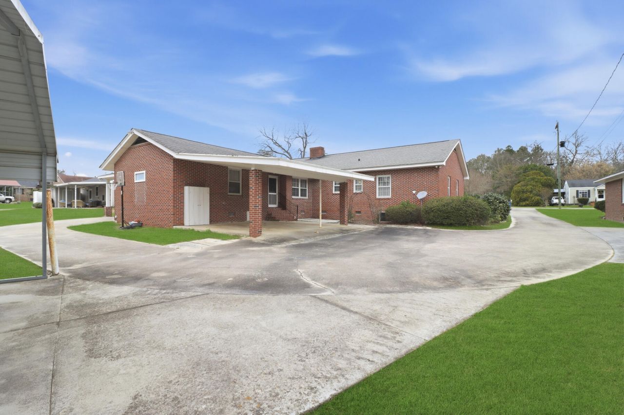 319 E Hampton Street Photo 32