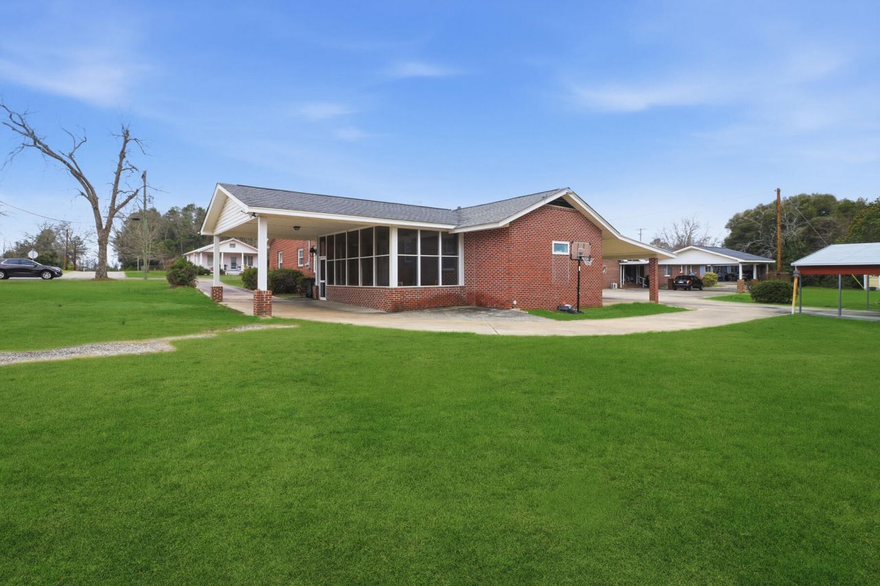 319 E Hampton Street Photo 34