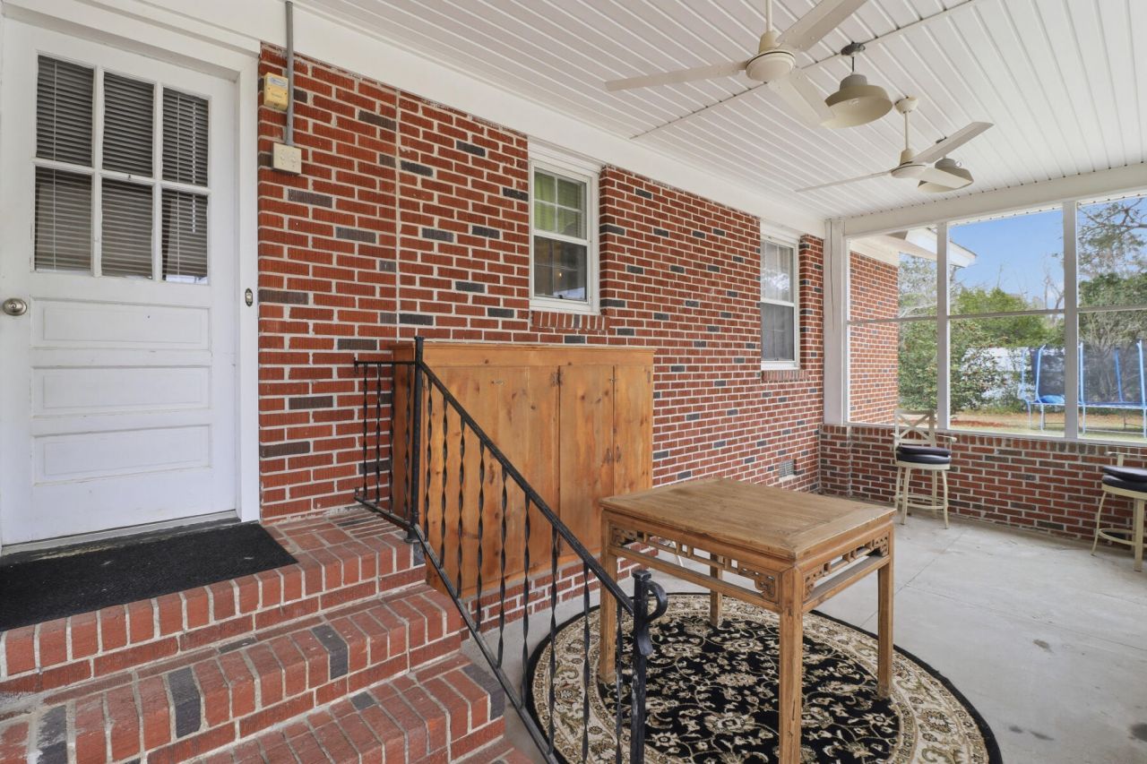 319 E Hampton Street Photo 6