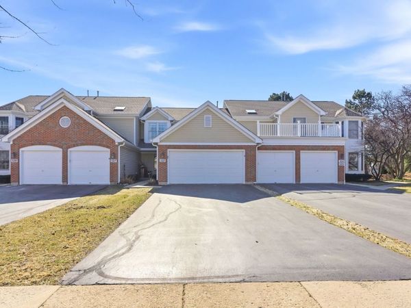 525 Bradbury Lane, Geneva, IL 60134