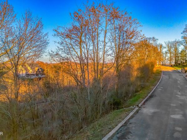 719 Riveredge Lane, Dandridge, TN 37725