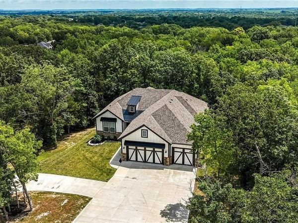 1807 SW Cemetery Road, Oak Grove, MO 64075