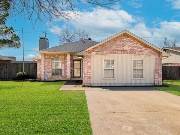 709 Raywood Drive, Grand Prairie, TX 75052