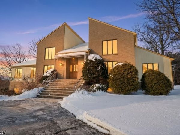 32 Sylvan Dr, Montville, NJ 07058