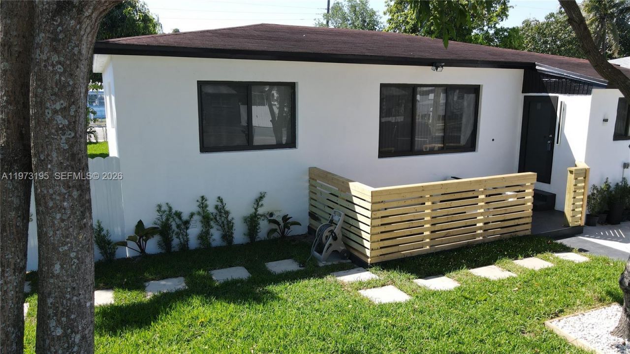 150 NE 169th Ter, North Miami Beach, FL 33162 Photo