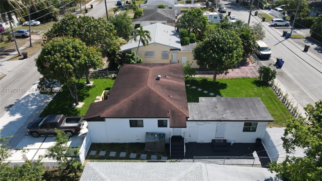 150 NE 169th Ter, North Miami Beach, FL 33162 Photo