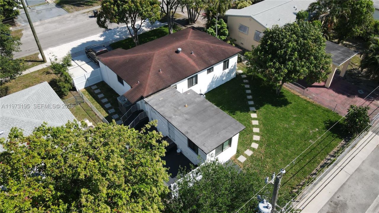 150 NE 169th Ter, North Miami Beach, FL 33162 Photo