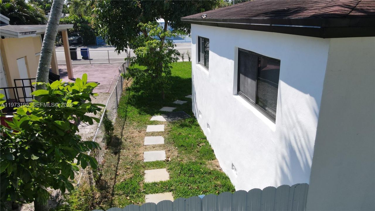 150 NE 169th Ter, North Miami Beach, FL 33162 Photo