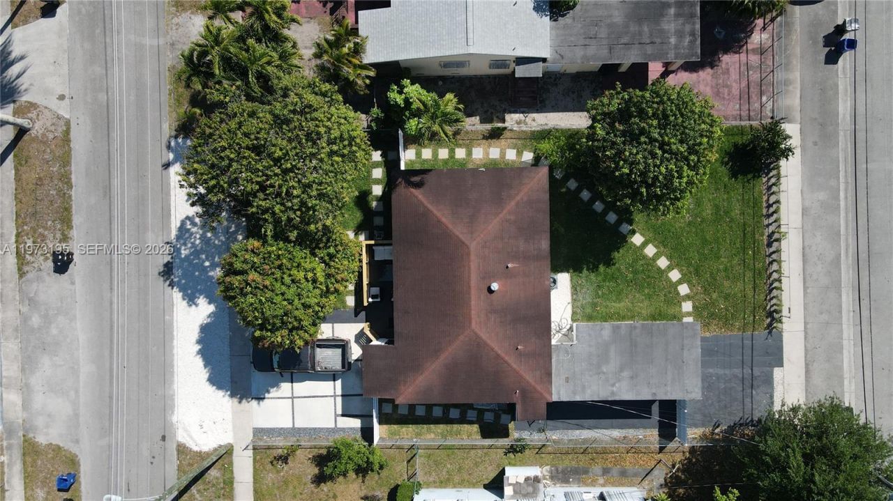 150 NE 169th Ter, North Miami Beach, FL 33162 Photo