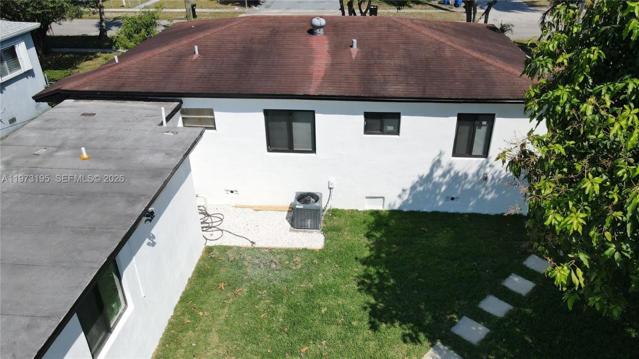 150 NE 169th Ter, North Miami Beach, FL 33162 Photo