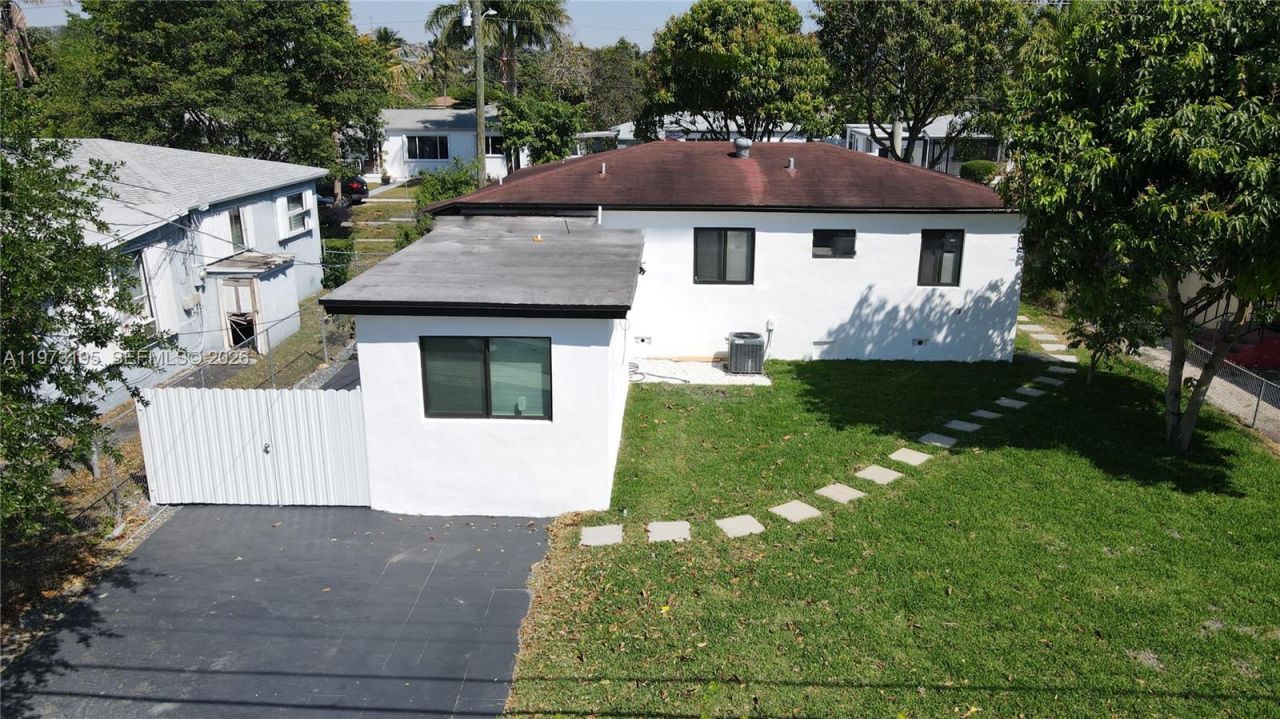 150 NE 169th Ter, North Miami Beach, FL 33162 Photo