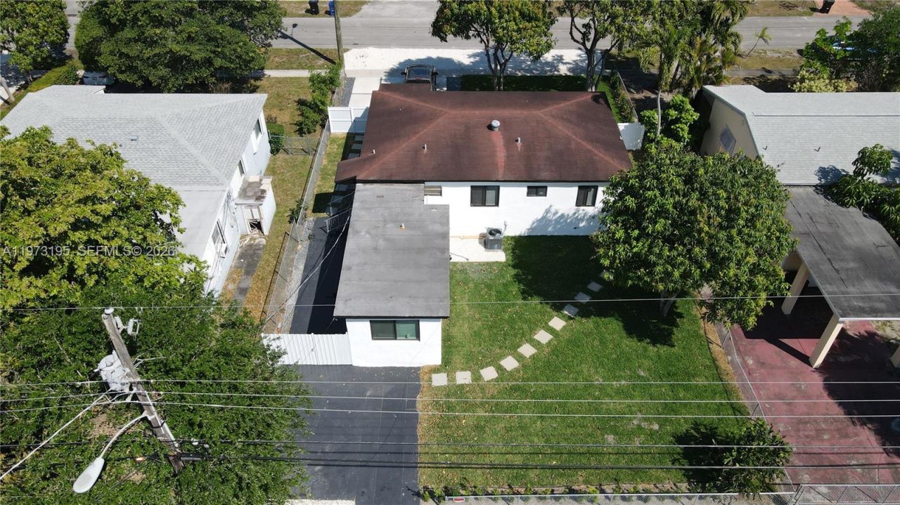 150 NE 169th Ter, North Miami Beach, FL 33162 Photo