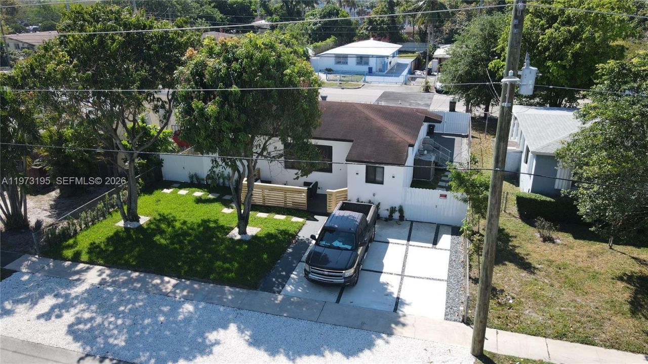 150 NE 169th Ter, North Miami Beach, FL 33162 Photo