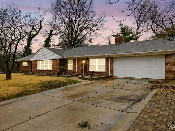 35 E Cardigan Drive, Ferguson, MO 63135