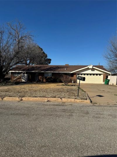 1006 W 15th Street, Quanah, TX 79252 Main Photo
