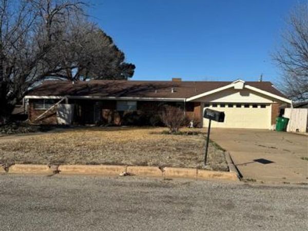 1006 W 15th Street, Quanah, TX 79252
