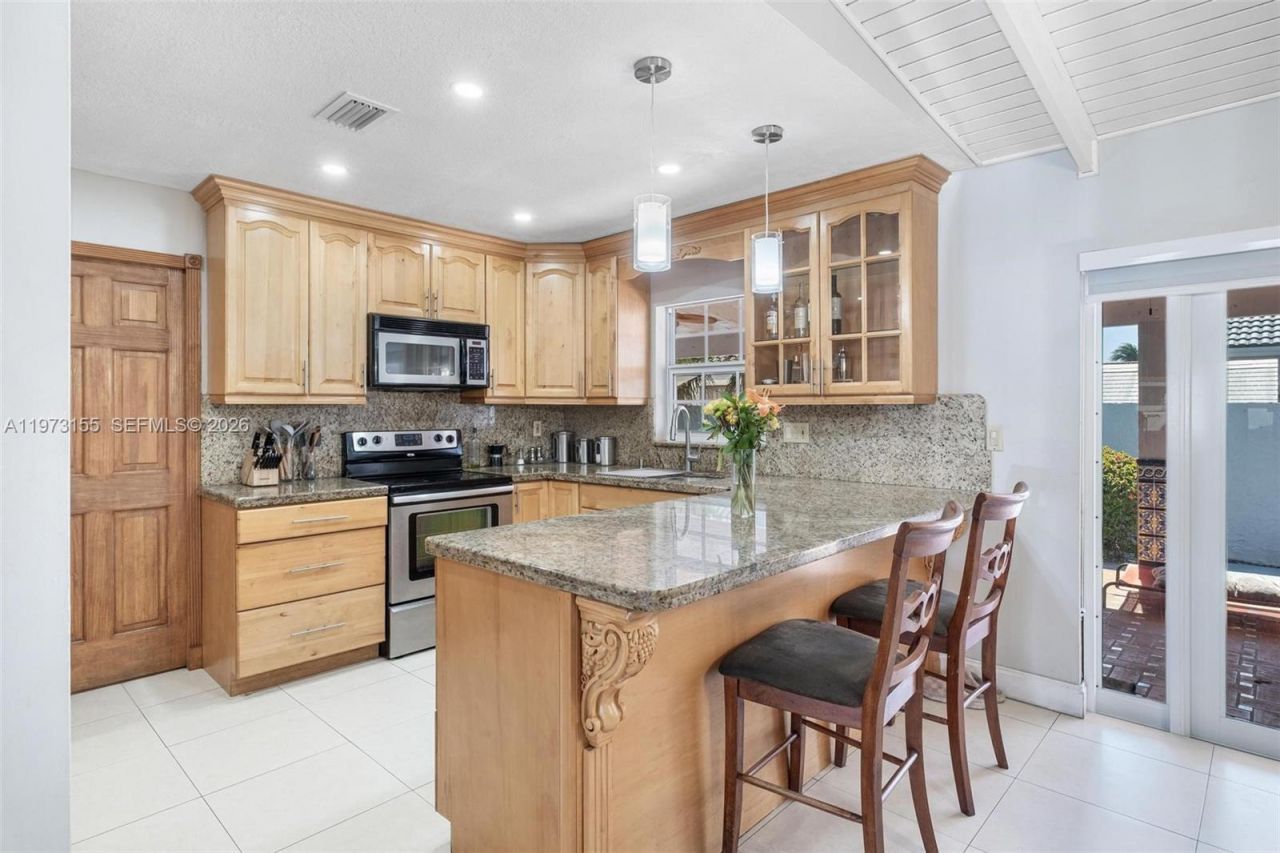 13710 SW 18th Ter , Miami, FL 33175 Photo