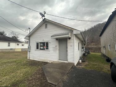 1208 N River Avenue, Weston, WV 26452