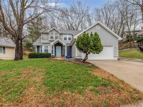 304 Lancelot Drive, Liberty, MO 64068