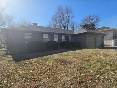 4980 NE Chouteau Drive, Kansas City, MO 64119